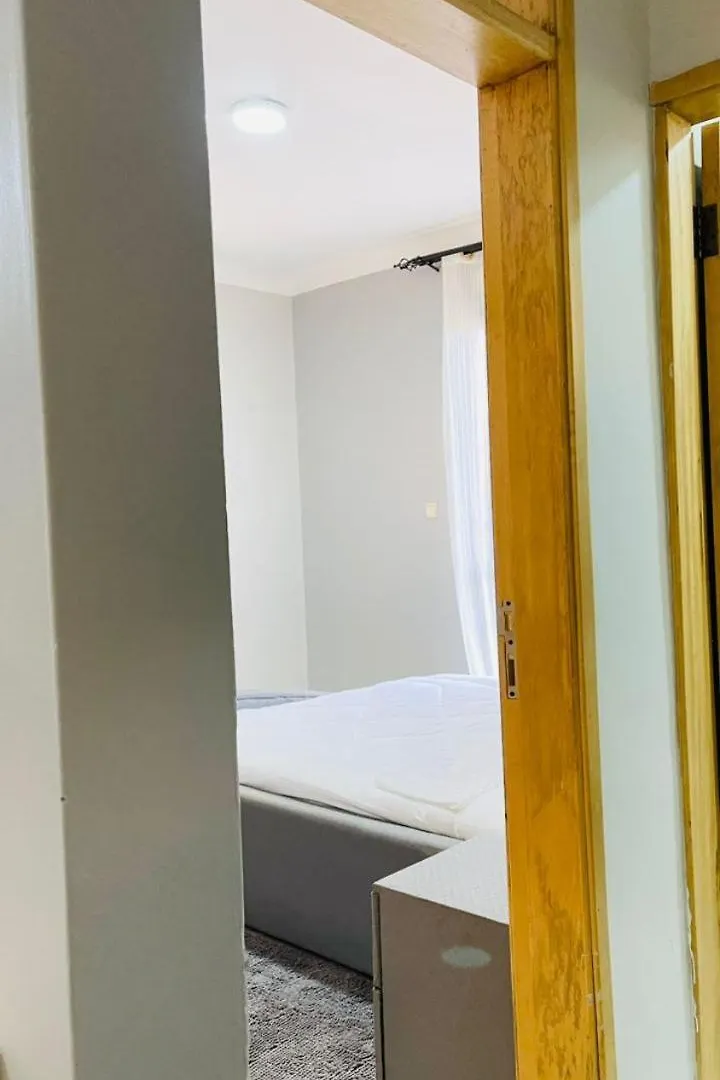 Modest Apt On The Lake カンパラ アパート